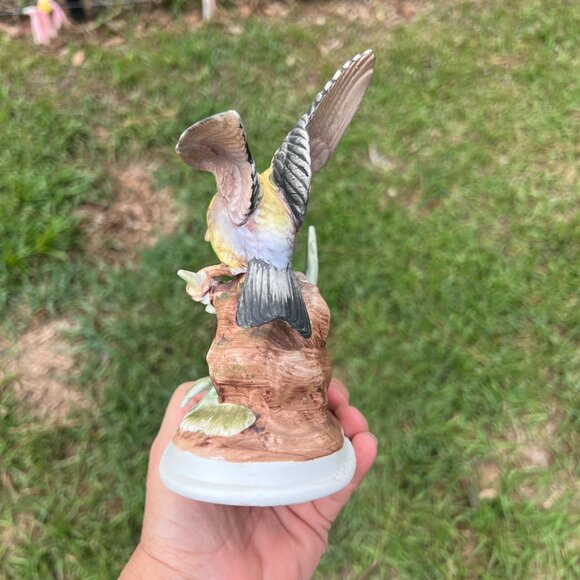 Goldfinch & Thistle Flower Porcelain Figurine Andrea By Sadek Statue #7703 - Picture 2 of 10